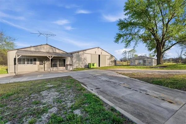 $600,000 | 21503 South State Rte Y, Belton, MO 64012