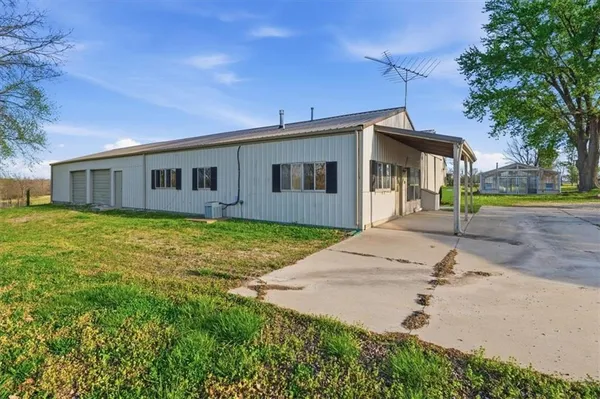 $600,000 | 21503 South State Rte Y, Belton, MO 64012