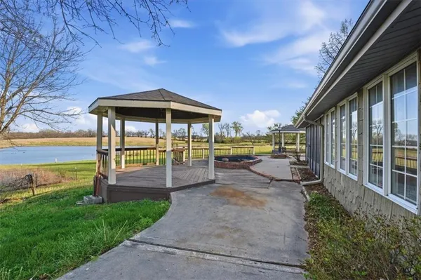 $600,000 | 21503 South State Rte Y, Belton, MO 64012