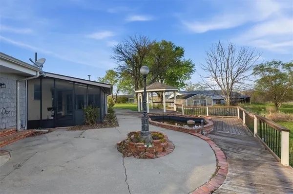 $600,000 | 21503 South State Rte Y, Belton, MO 64012