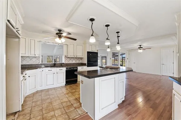 $600,000 | 21503 South State Rte Y, Belton, MO 64012