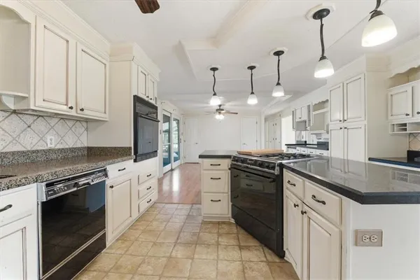 $600,000 | 21503 South State Rte Y, Belton, MO 64012