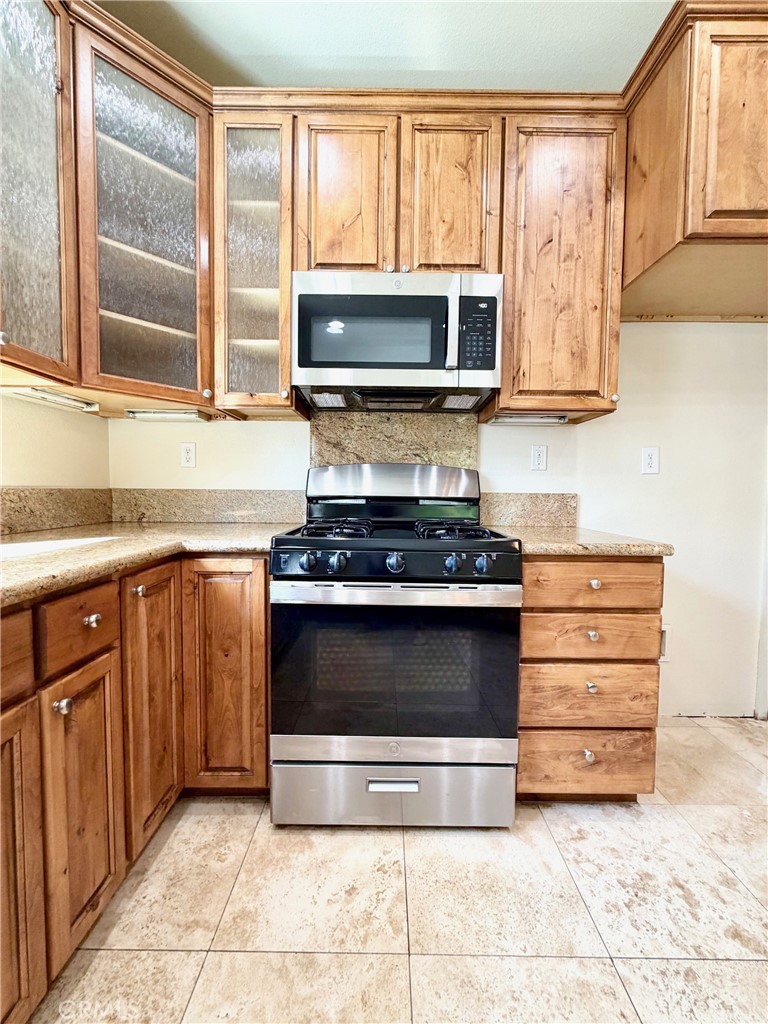 1037 Mark Twain Road Angels Camp, CA 95222 - Photo 20 of 52 a kitchen with stainless steel appliances granite countertop a stove and a microwave