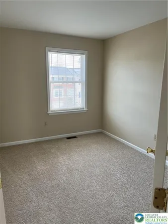 $2,450 | 338 South Oak Street, Freemansburg, PA 18017