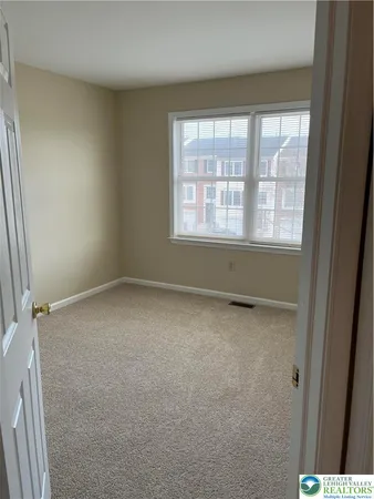 $2,450 | 338 South Oak Street, Freemansburg, PA 18017