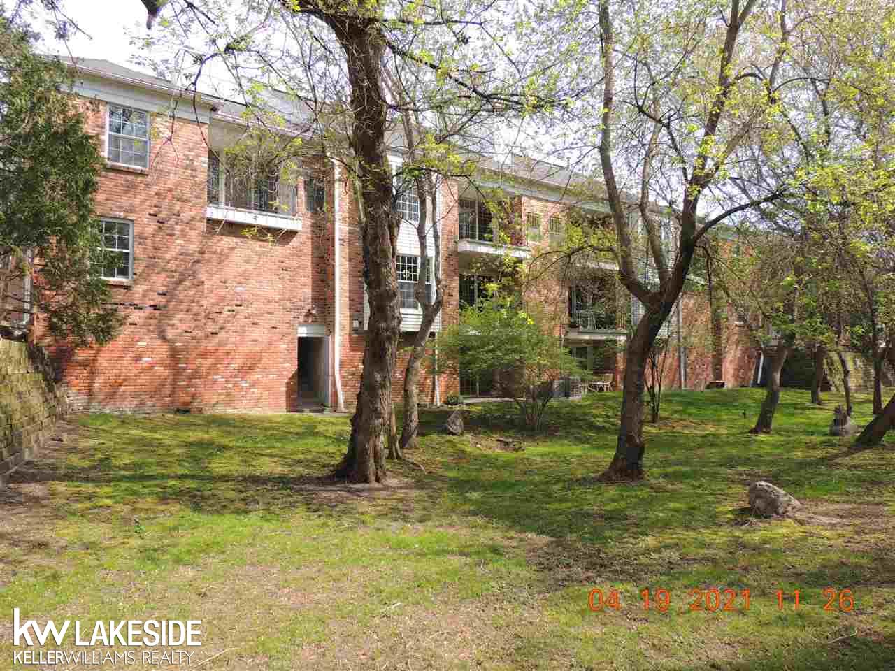 1675 Huntington Park, Unit B Rochester, MI 48309 - Photo 40 of 42 50039251-48.JPG