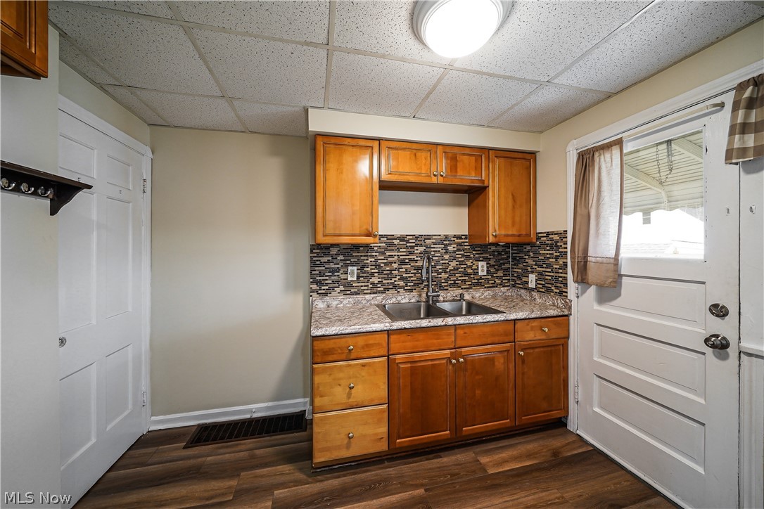 8604-8606 Biddulph Road Brooklyn, OH 44144 - Photo 15 of 29 Kitchen
