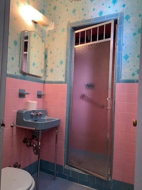 4021 Avenue R Brooklyn, NY 11234 - Photo 12 of 20 a bathroom with a sink a mirror a toilet and shower