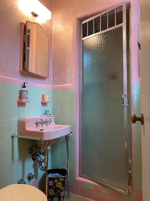 4021 Avenue R Brooklyn, NY 11234 - Photo 13 of 20 a bathroom with a sink a toilet and shower