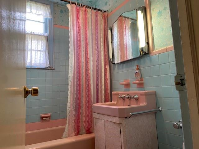 4021 Avenue R Brooklyn, NY 11234 - Photo 9 of 20 a bathroom with a sink and a mirror