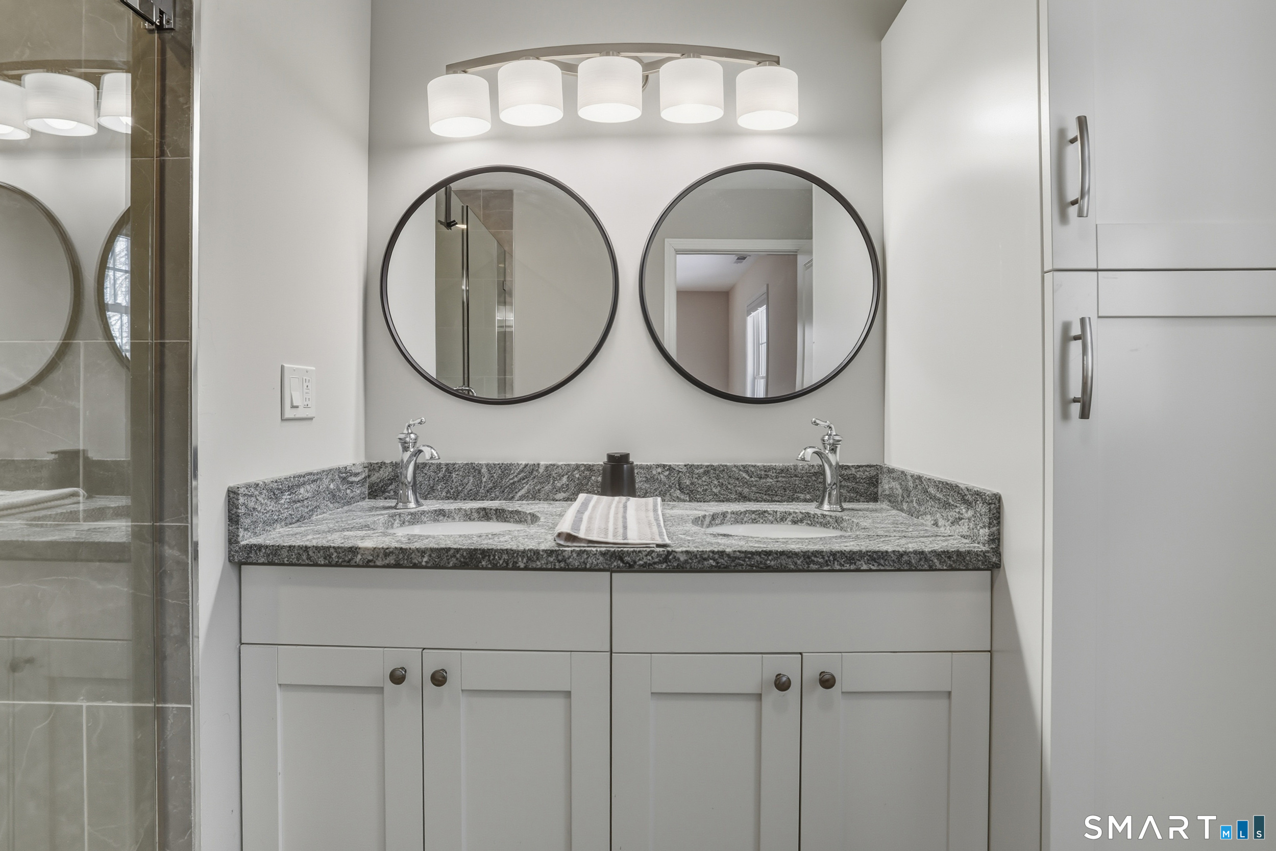 8 Egypt Lane Clinton, CT 06413 - Photo 12 of 33 Master bedroom bath.