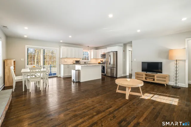 $465,000 | 8 Egypt Lane, Clinton, CT 06413