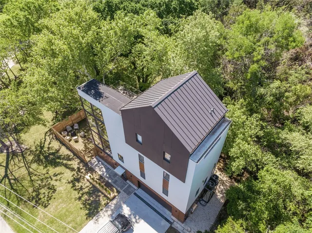 a view of a roof deck with wooden floor and fence