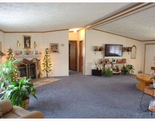 112 Raymond Franks Road Smithfield, PA 15478 - Photo 5 of 17 Living Room.