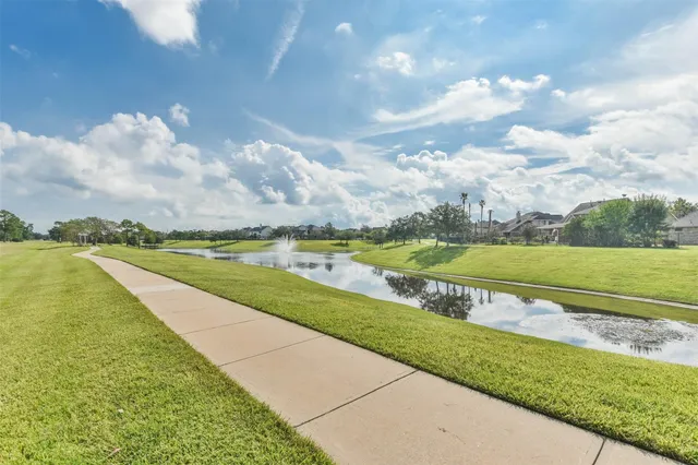 $329,900 | 12818 Carriage Glen Drive, Tomball, TX 77377