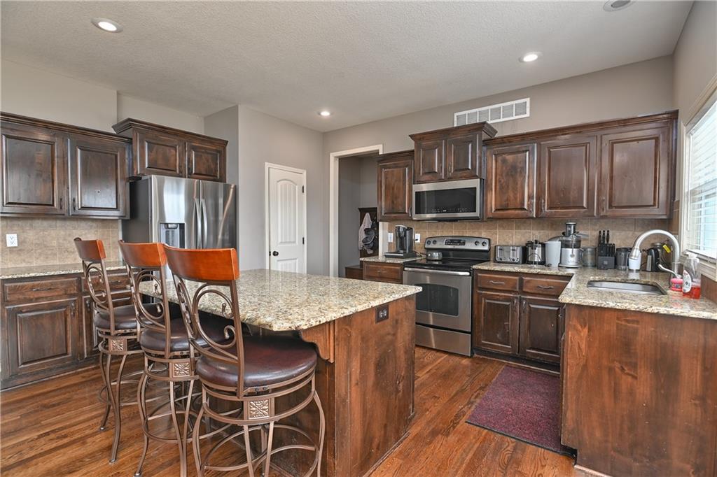 2427 West Fredrickson Drive Olathe, KS 66061 - Photo 11 of 35