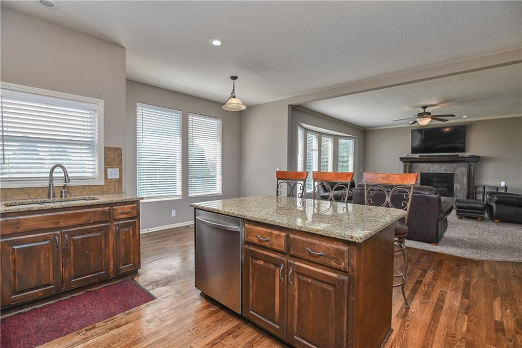 2427 West Fredrickson Drive Olathe, KS 66061 - Photo 12 of 35