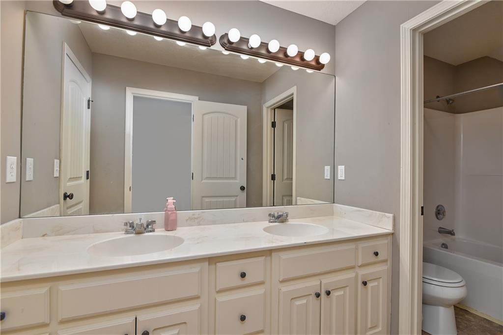 2427 West Fredrickson Drive Olathe, KS 66061 - Photo 19 of 35