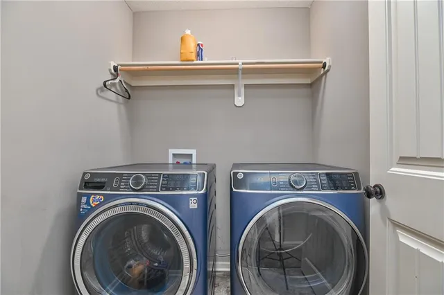 $490,000 | 2427 West Fredrickson Drive, Olathe, KS 66061