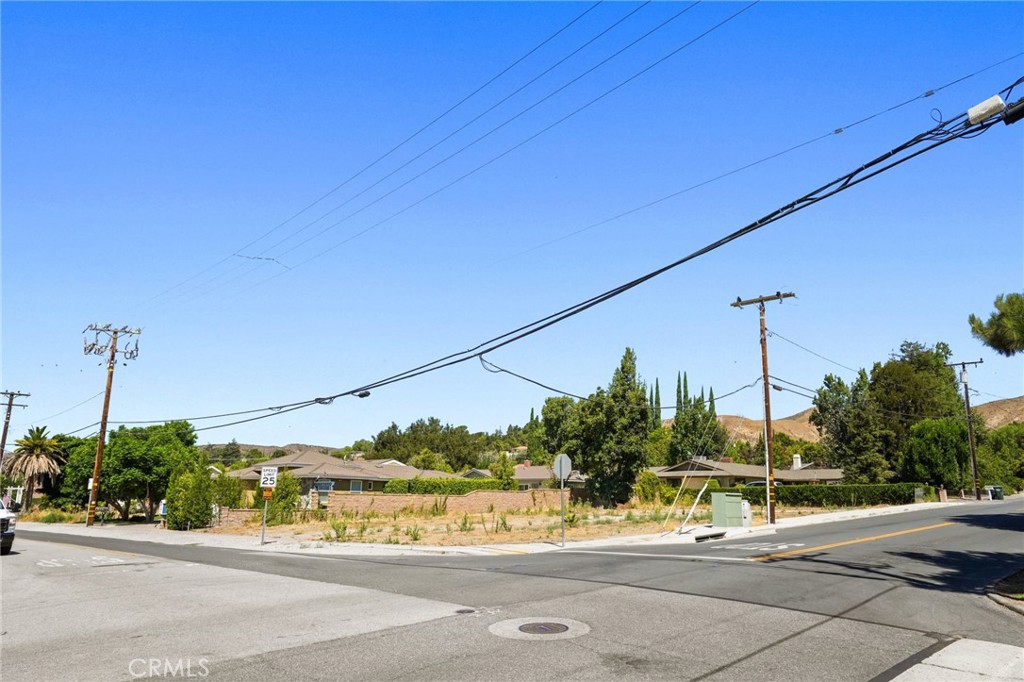2877 Avenida Simi Simi Valley, CA 93065 - Photo 25 of 26 a view of a street