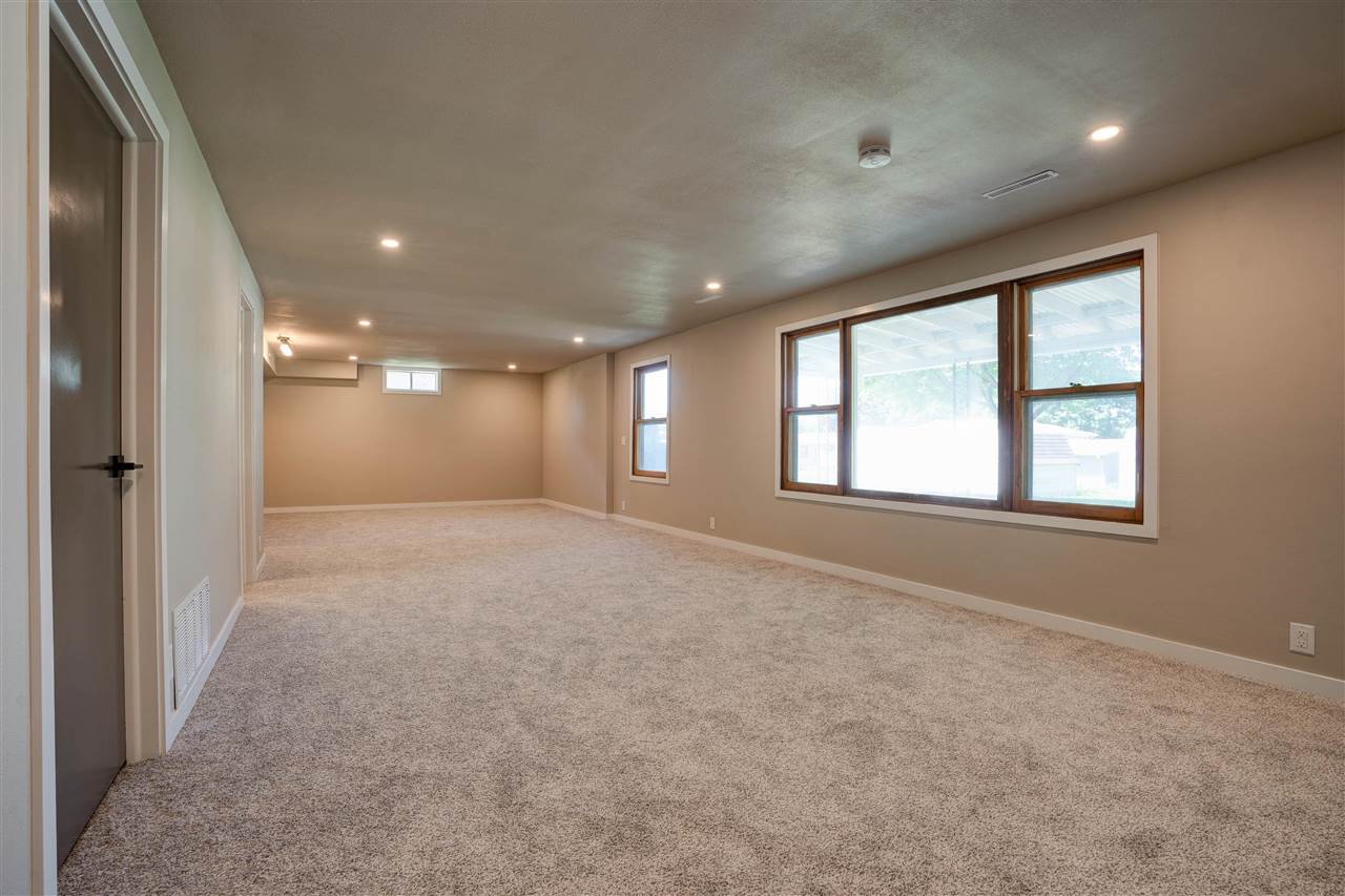 835 3rd Place Kalona, IA 52247 - Photo 18 of 30 Gallery Image 18