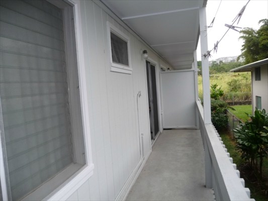 272 Kapiolani Street, Unit 204 Hilo, HI 96720 - Photo 4 of 10 a view of a house with porch
