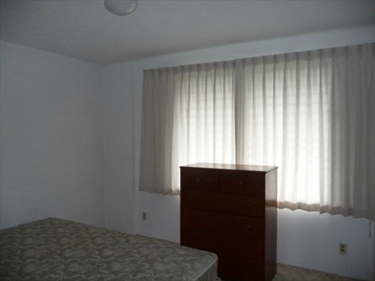 272 Kapiolani Street, Unit 204 Hilo, HI 96720 - Photo 6 of 10 a view of an empty room and window
