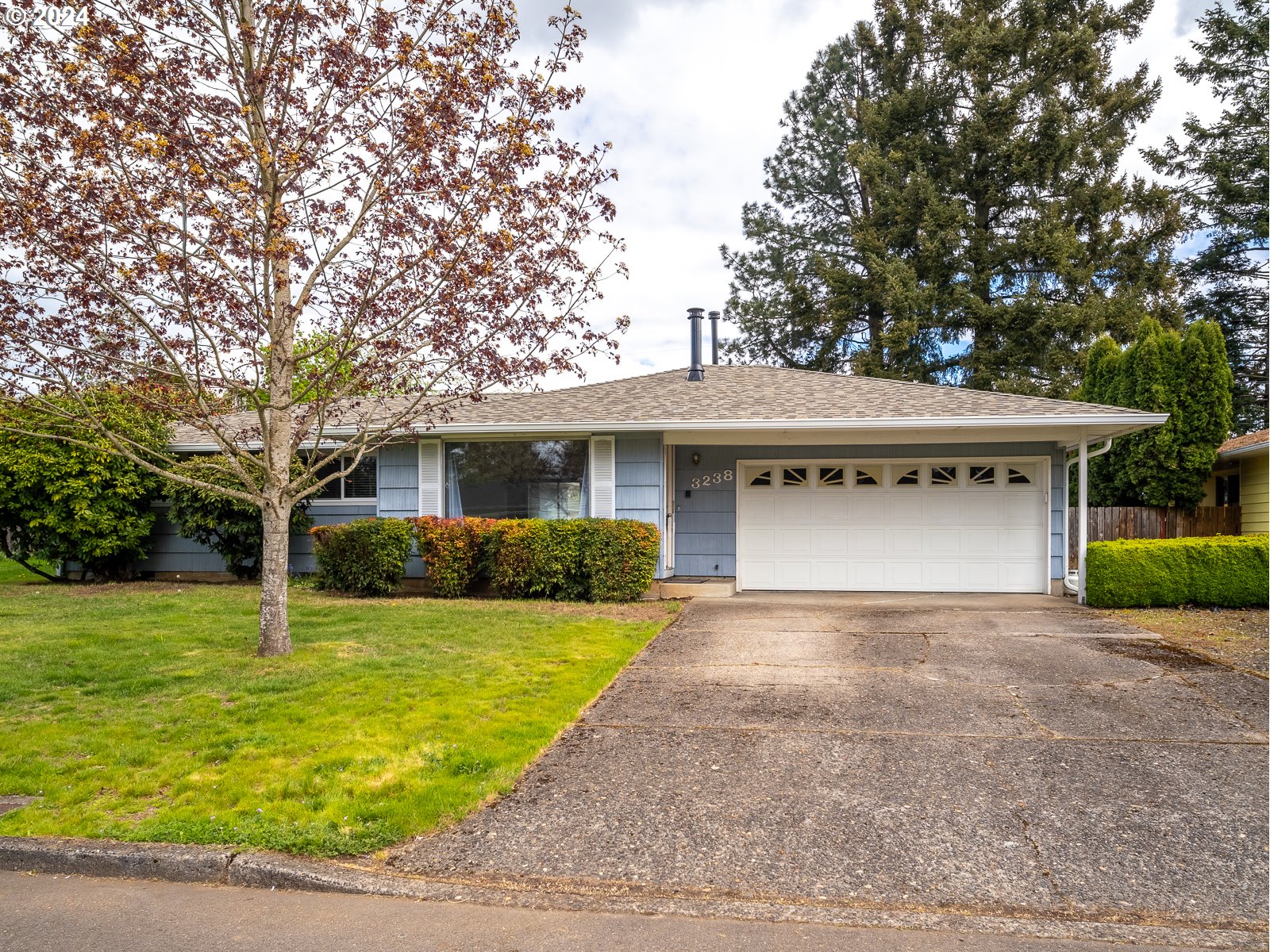 3238 Southeast 176th Place Portland, OR 97236 - Photo 2 of 31 a front view of house with yard and green space