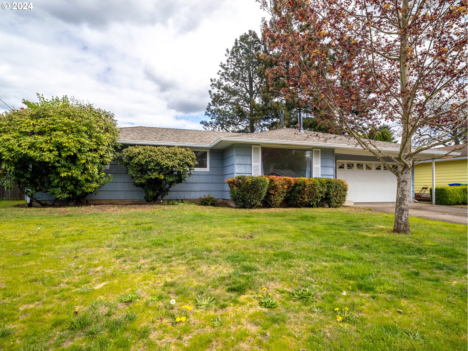 3238 Southeast 176th Place Portland, OR 97236 - Photo 28 of 31 a front view of a house with garden