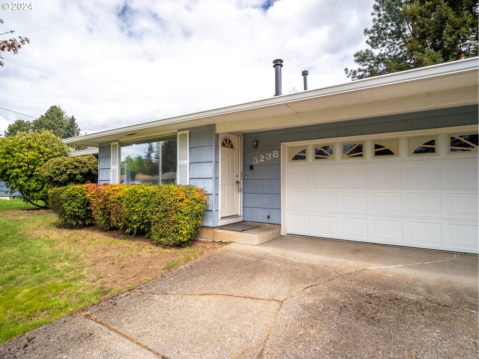 3238 Southeast 176th Place Portland, OR 97236 - Photo 3 of 31 a view of a house with a outdoor space