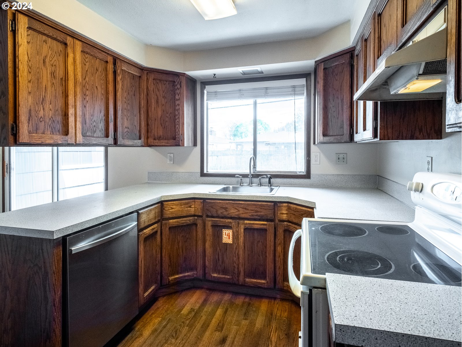 3238 Southeast 176th Place Portland, OR 97236 - Photo 9 of 31 a kitchen that has a sink and a stove in it