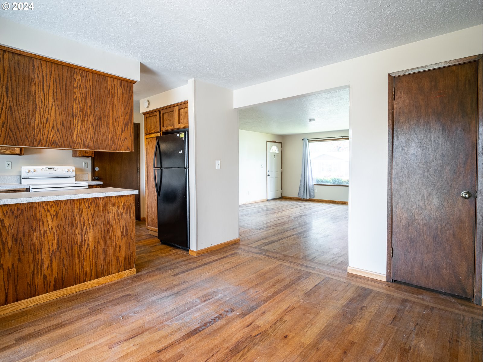 3238 Southeast 176th Place Portland, OR 97236 - Photo 10 of 31 a view of a kitchen with wooden floor and electronic appliances