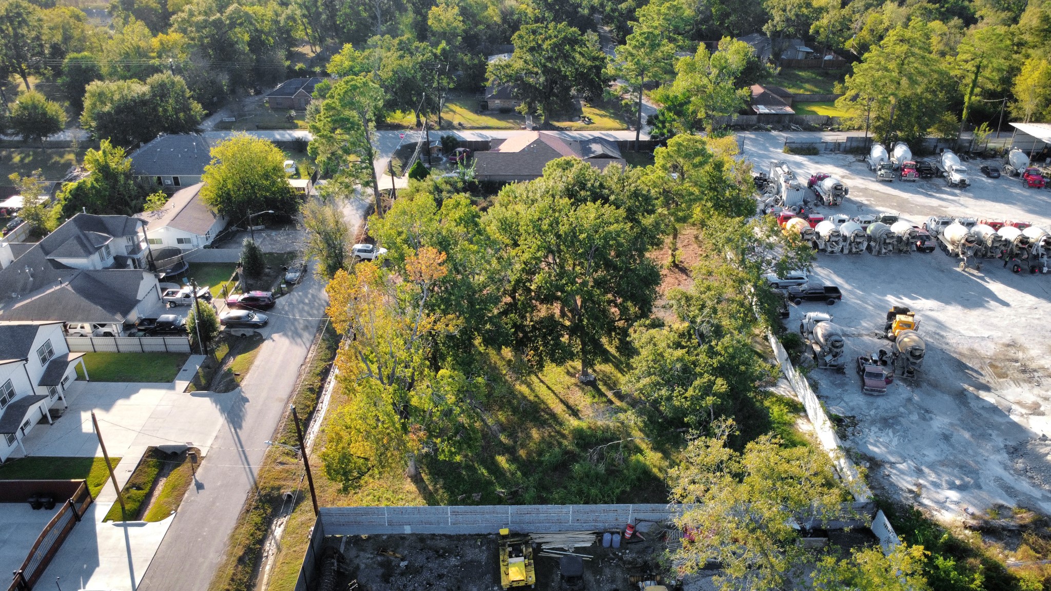 5207 Mayle Street Houston, TX 77016 - Photo 17 of 25 an aerial view of a house with swimming pool and lake view