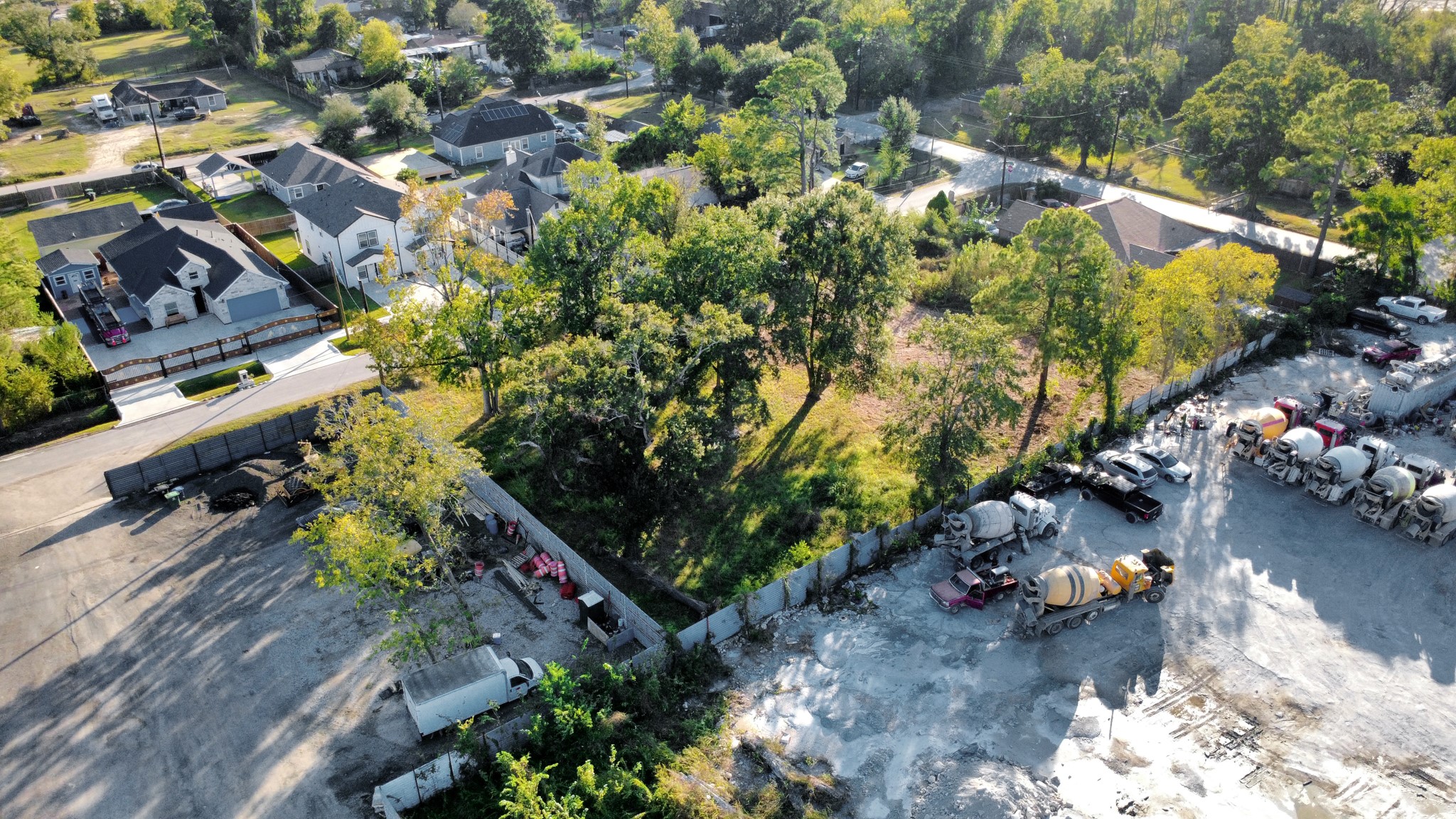 5207 Mayle Street Houston, TX 77016 - Photo 18 of 25 view of a tree with a yard