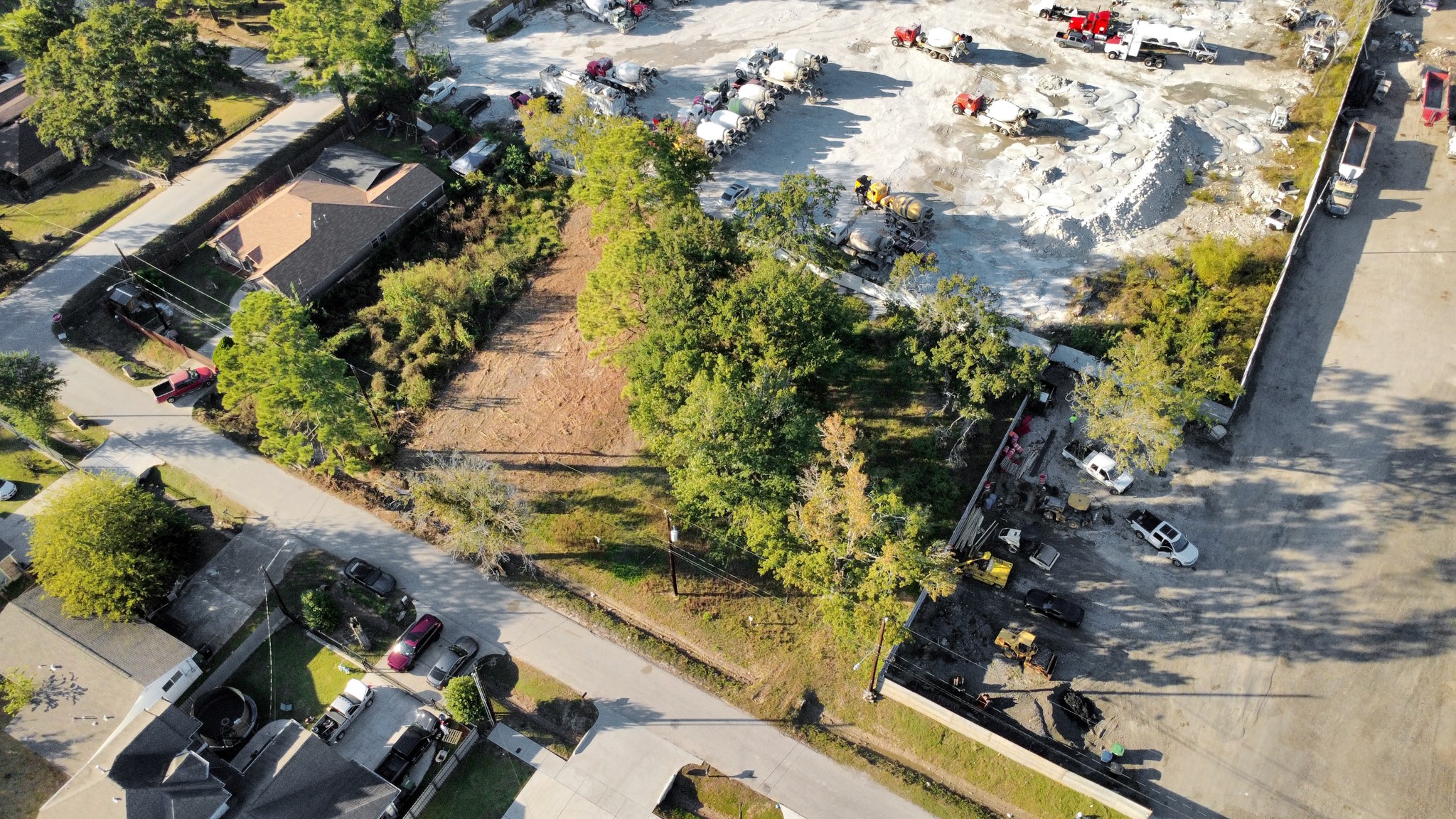 5207 Mayle Street Houston, TX 77016 - Photo 4 of 25 a picture of flowers