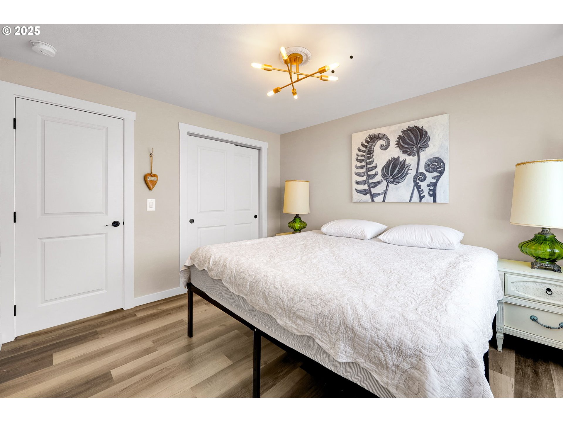 3045 Pheasant Boulevard Springfield, OR 97477 - Photo 20 of 43 a bedroom with a bed and a painting on the wall