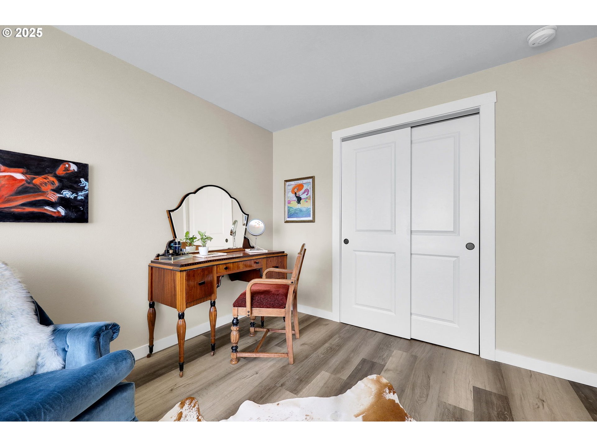 3045 Pheasant Boulevard Springfield, OR 97477 - Photo 26 of 43 a workspace with furniture and wooden floor