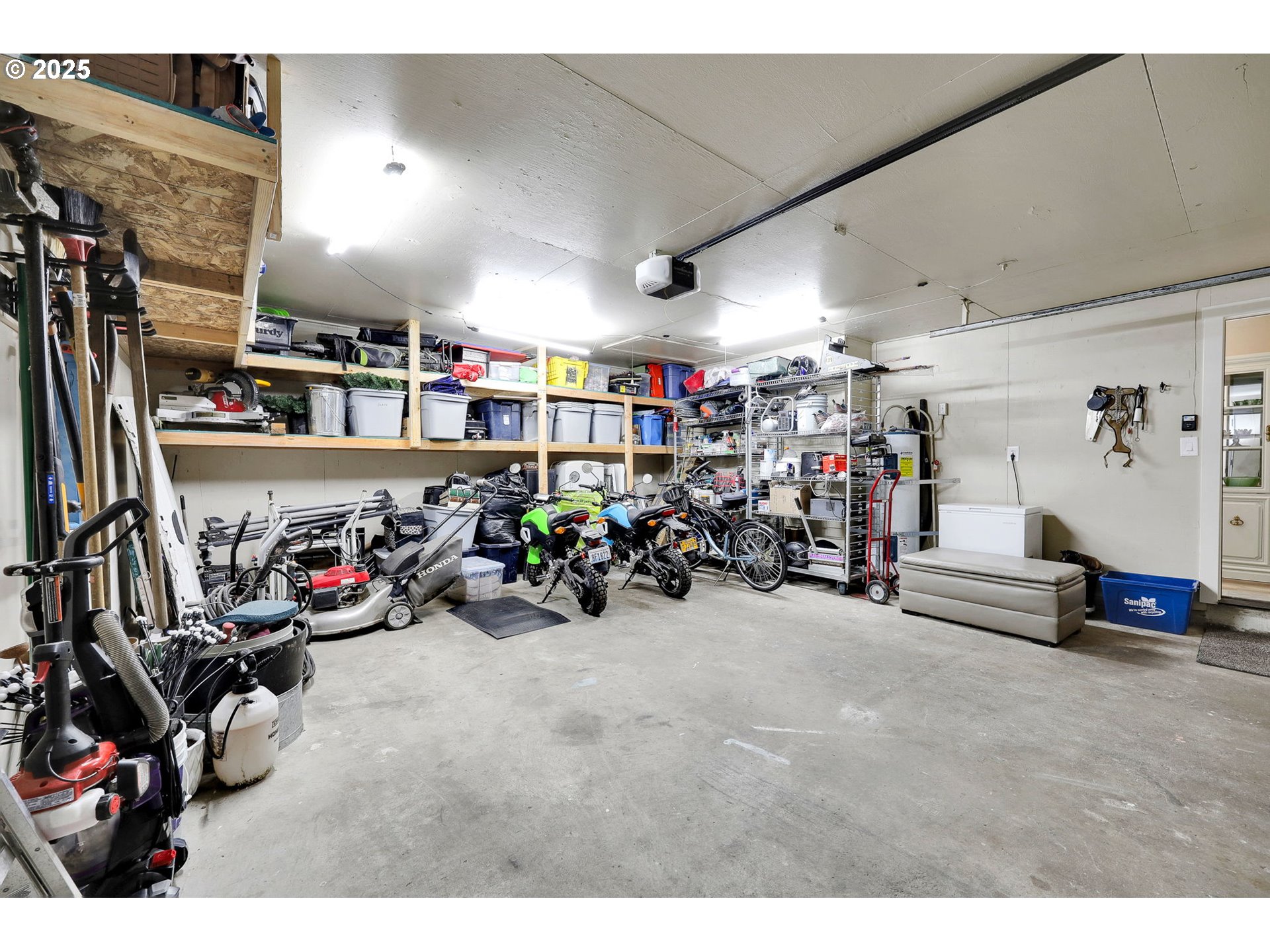 3045 Pheasant Boulevard Springfield, OR 97477 - Photo 33 of 43 a view of a room with gym equipment