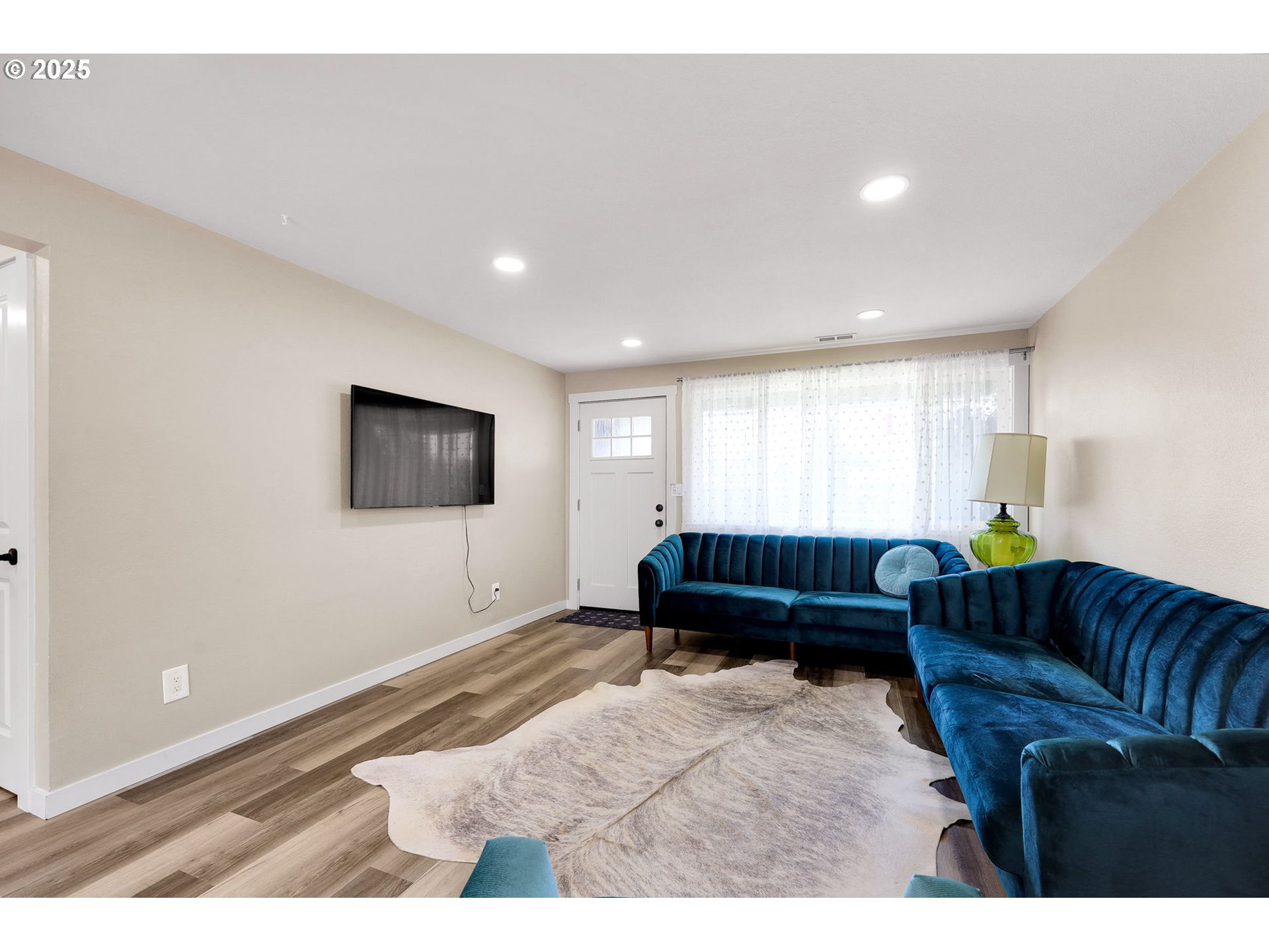 3045 Pheasant Boulevard Springfield, OR 97477 - Photo 5 of 43 a living room with furniture and a flat screen tv