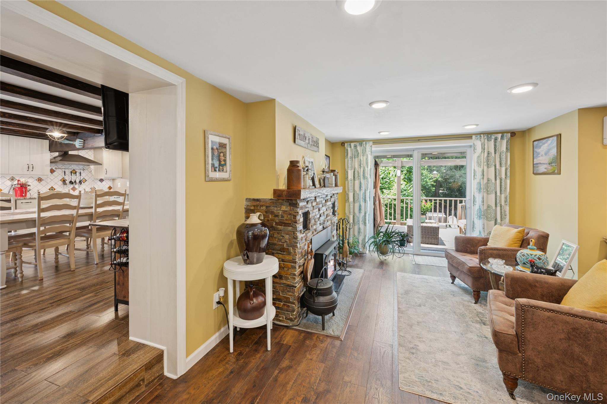 123 Pleasant Road Lake Peekskill, NY 10537 - Photo 3 of 50 a living room with furniture and a large window