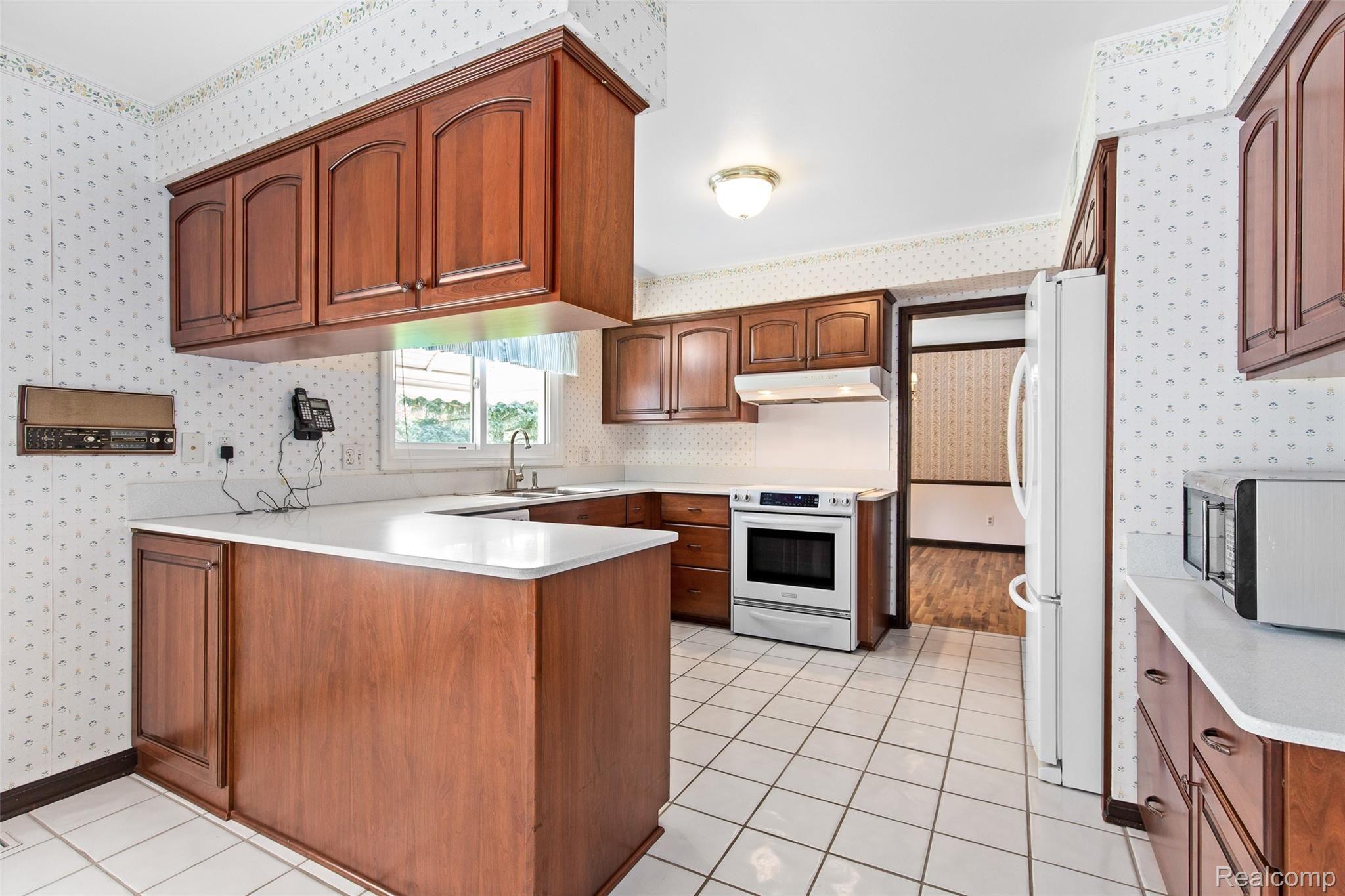 17672 Wayne Road Livonia, MI 48152 - Photo 6 of 23 Kitchen view towards dining room