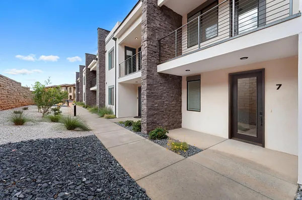 $749,800 | 204 North Cliff Side Drive, Unit 7, Hurricane, UT 84737