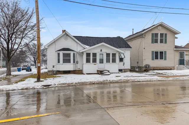 $189,000 | 356 West 9th Avenue, Oshkosh, WI 54902