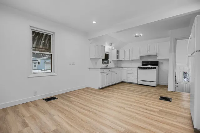 $189,000 | 356 West 9th Avenue, Oshkosh, WI 54902