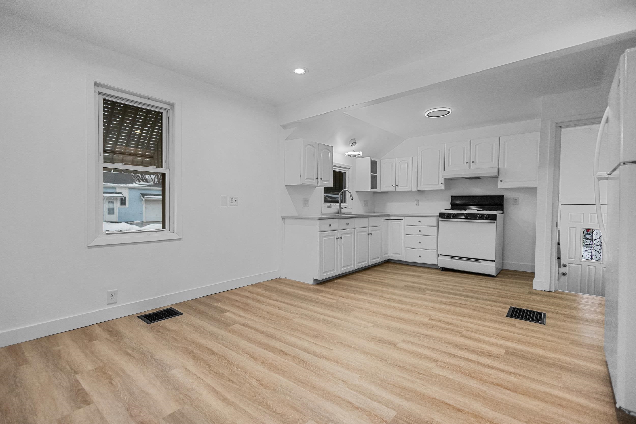 356 West 9th Avenue Oshkosh, WI 54902 - Photo 17 of 28