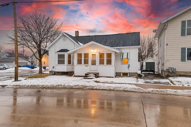 $189,000 | 356 West 9th Avenue, Oshkosh, WI 54902