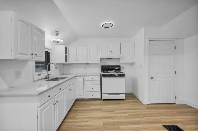 $189,000 | 356 West 9th Avenue, Oshkosh, WI 54902