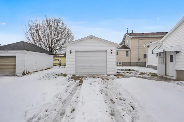 $189,000 | 356 West 9th Avenue, Oshkosh, WI 54902