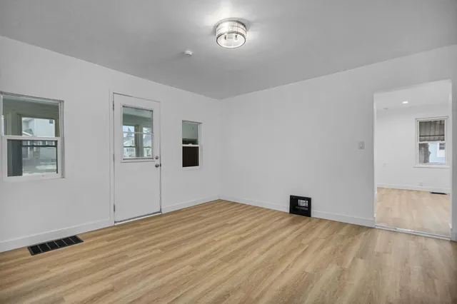 $189,000 | 356 West 9th Avenue, Oshkosh, WI 54902