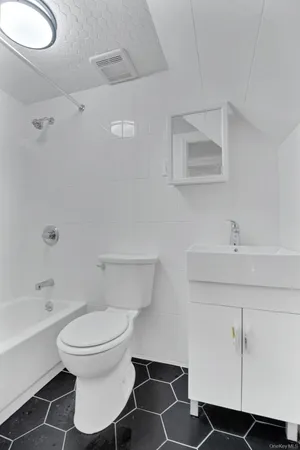 $3,800 | 88-33 Francis Lewis Boulevard | Bellaire West Ward